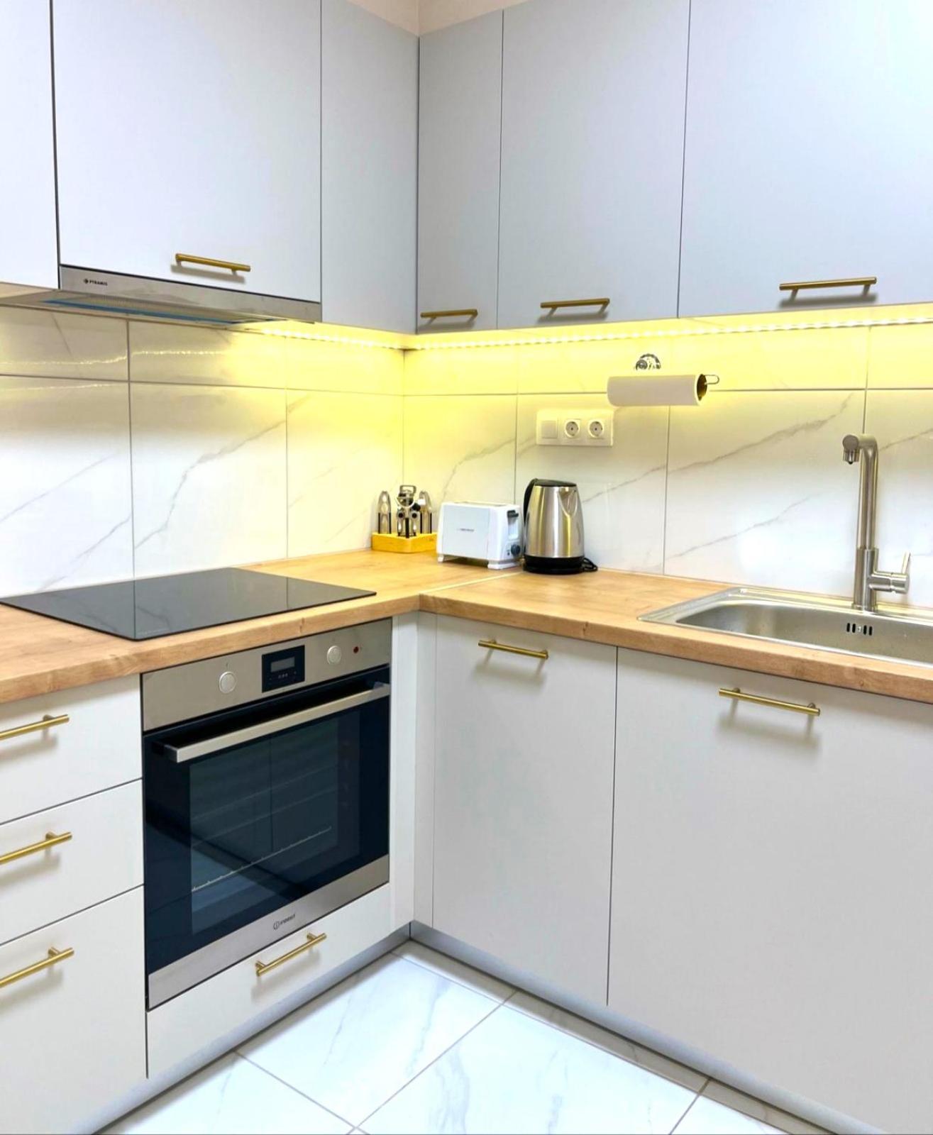 Queens Avenue Apartment Athena Bagian luar foto