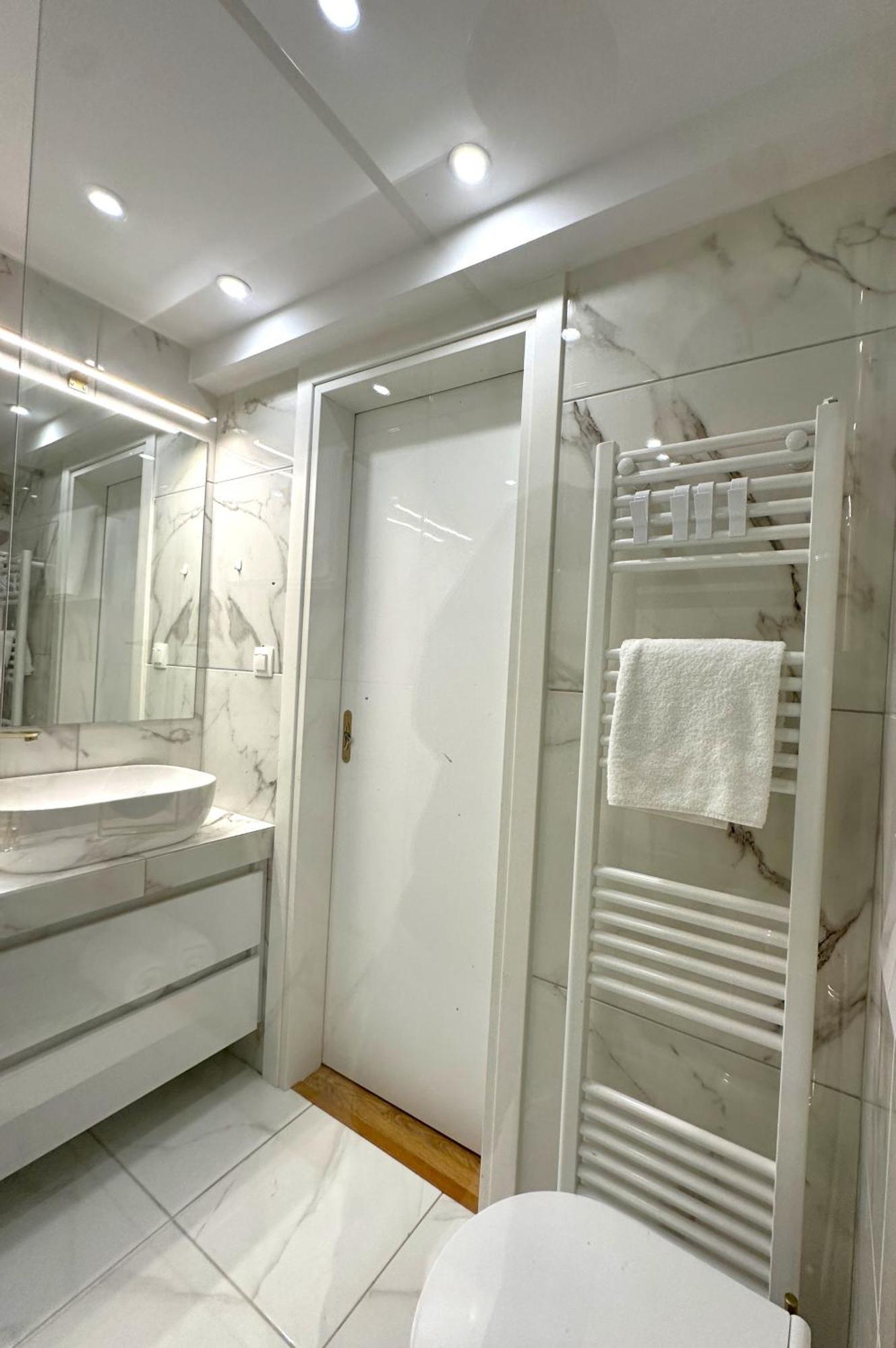 Queens Avenue Apartment Athena Bagian luar foto