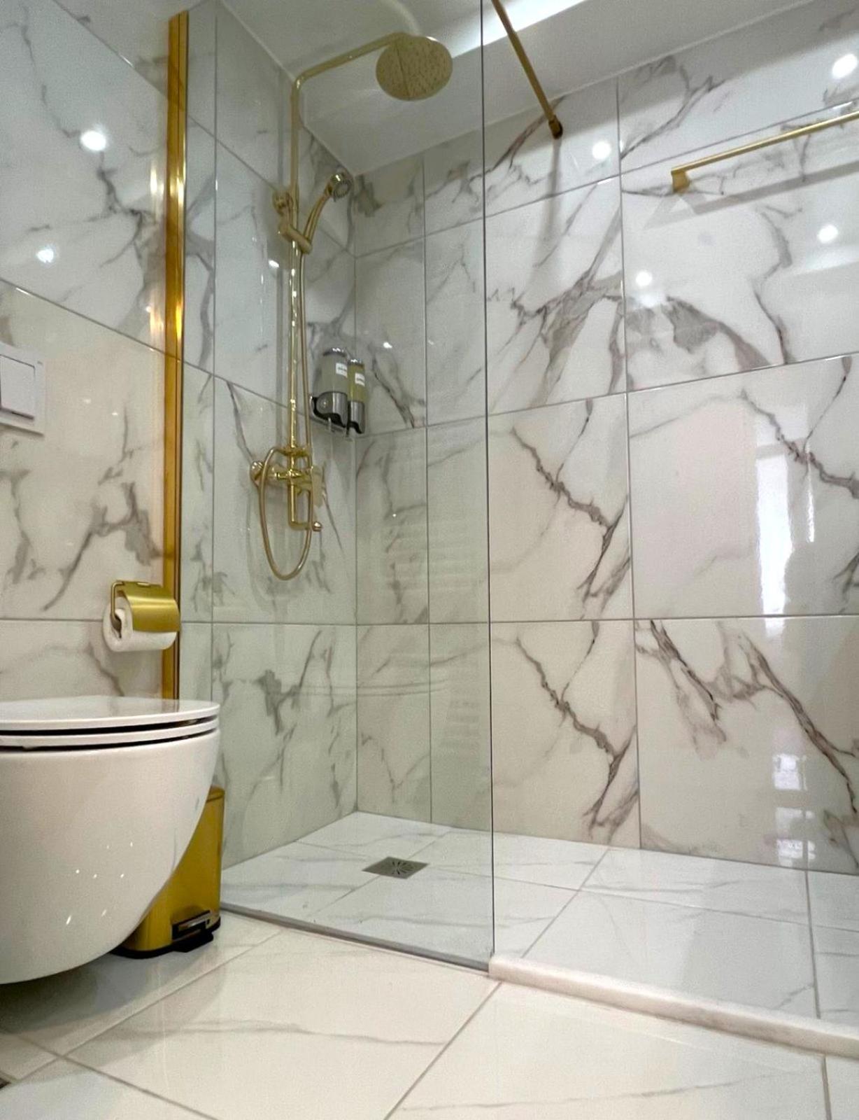 Queens Avenue Apartment Athena Bagian luar foto